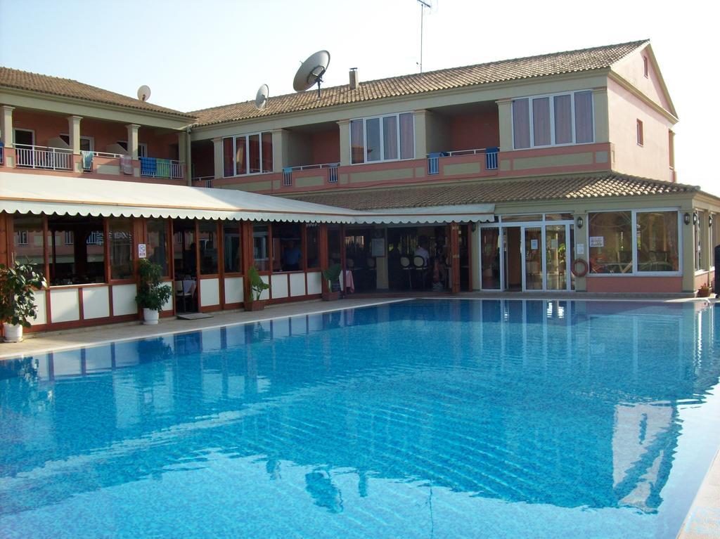 Thomas Bay Hotel Agios Stefanos Avliotes  Eksteriør bilde